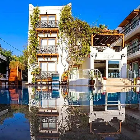 West Coast Boutique Akyarlar