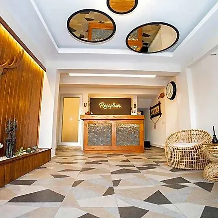 West Coast Boutique Akyarlar