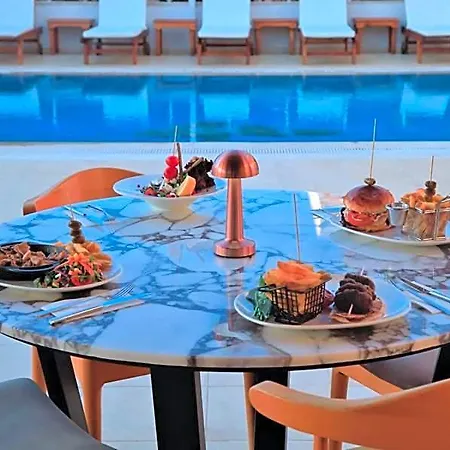 West Coast Boutique Akyarlar